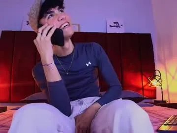 neoraptis on Chaturbate