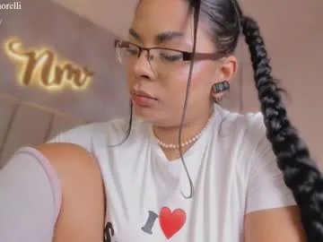 nicolemorelli2 on Chaturbate