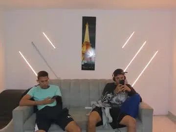 nympho_nathy_sophi on Chaturbate