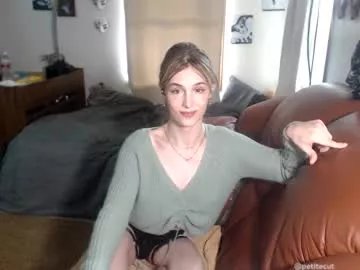 petitecut on Chaturbate