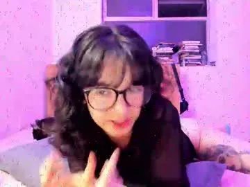 petitee_lunna on Chaturbate