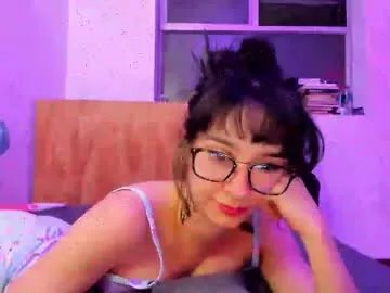 petitee_lunna on Chaturbate