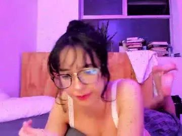 petitee_lunna on Chaturbate