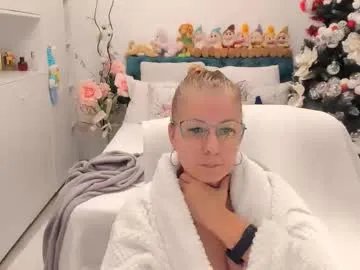 prettyblackeyes on Chaturbate