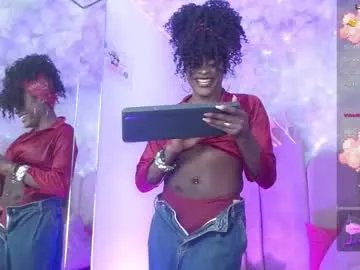 puca_eboony on Chaturbate