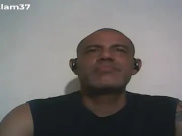 retlam37 on Chaturbate