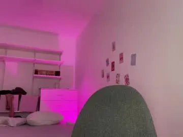 roshelle_xxx on Chaturbate