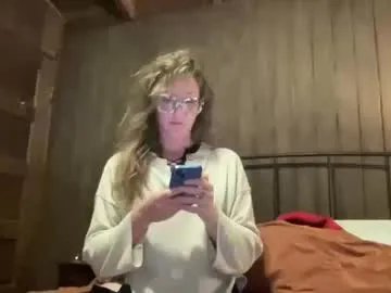 rubywavesback on Chaturbate