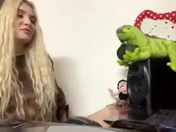 sandisyas — Hi:) Im Kate and im #new here! GOAL: Hello CHATURBATE! #cute #18 #shy #blonde [3 tokens remaining]