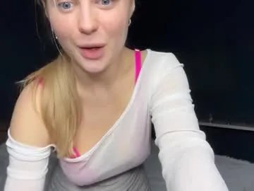 Freechat skyeveil on Chaturbate