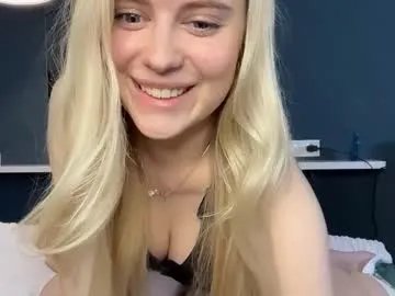 Freechat skyeveil on Chaturbate