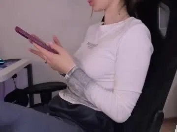 skyqueeni on Chaturbate