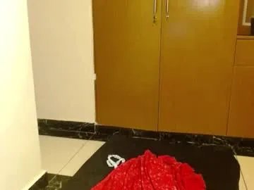 slutty_charmz on Chaturbate