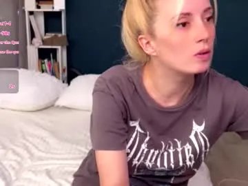 Freechat super_peach_stream on Chaturbate