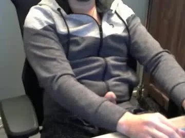 Freechat tomin3m on Chaturbate