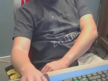 Freechat tomin3m on Chaturbate