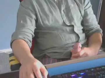 Freechat tomin3m on Chaturbate