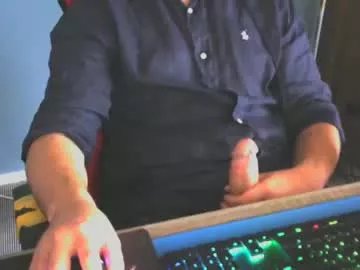 Freechat tomin3m on Chaturbate