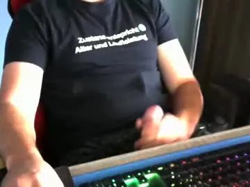 Freechat tomin3m on Chaturbate