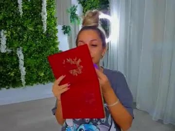 zinasquirts on Chaturbate