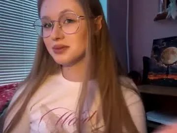 zofiahoetger — Goal: Stand up and show my outfit / Hey there! I'm Lisa, nice to meet you all at my first day! #18 #shy #teen #new #natural [9 tokens remaining]