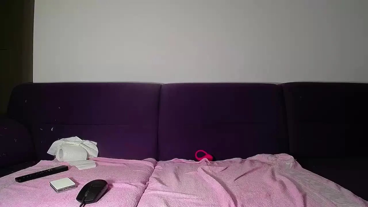 Offline Julianna6969 on Streamray