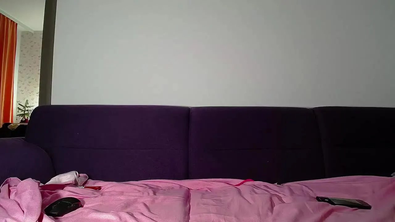 Offline Julianna6969 on Streamray