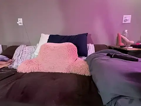 1Lustfully_yours on StripChat