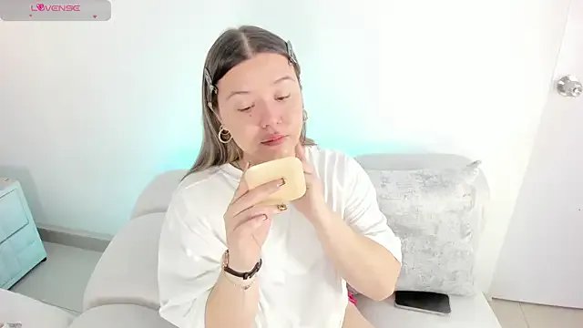 1m_dalhia on StripChat