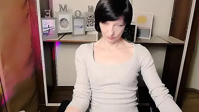 _AngeliaFlow_ on StripChat