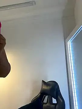 _Bella_7 on StripChat