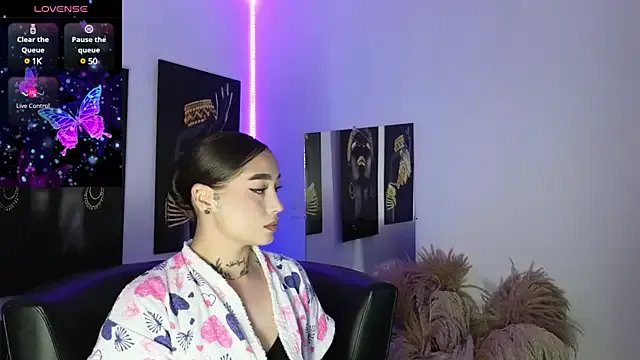 _brenna_hanson on StripChat