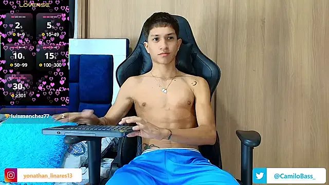 _CamiloBass on StripChat