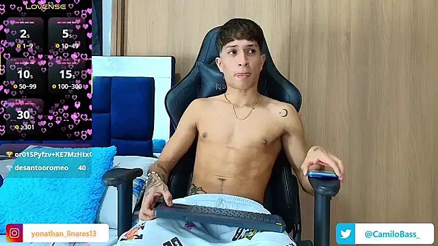 _CamiloBass on StripChat