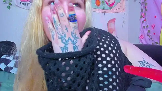 _CandyM1lky_ on StripChat