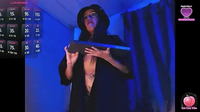 _Caroliina on StripChat