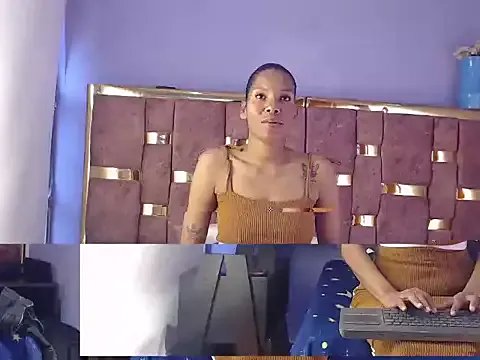 _Caroline34 on StripChat