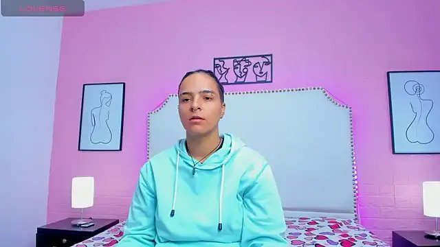 Freechat _Emma_whiitee_ on StripChat