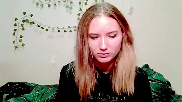 _kikiclark__ on StripChat