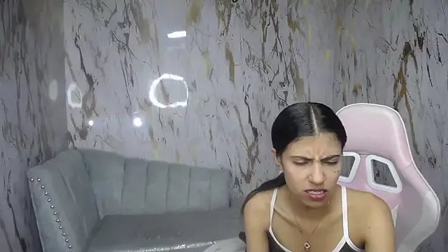 _Kitty_v on StripChat