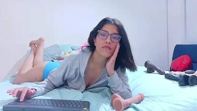 _lucysmith on StripChat