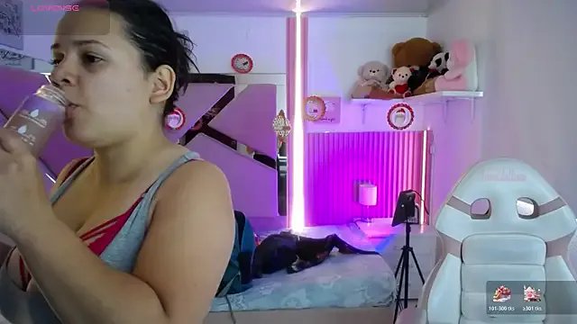 _Miaaleon on StripChat