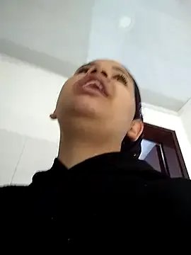 _Miaaleon on StripChat