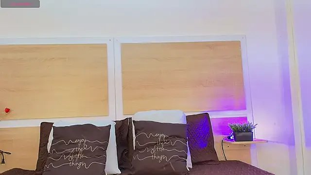 _nickypurple_ on StripChat