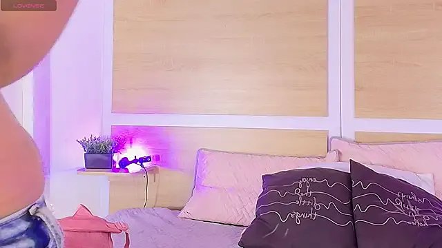 _nickypurple_ on StripChat