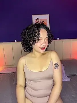 _sarahRose on StripChat