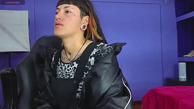 _sharlotte777 on StripChat