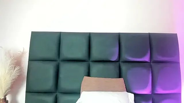 AbbieJoness_ — Spank and masturbate my pussy