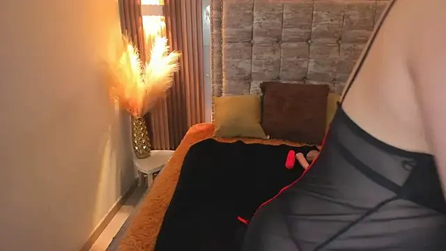 ada_mclaine on StripChat