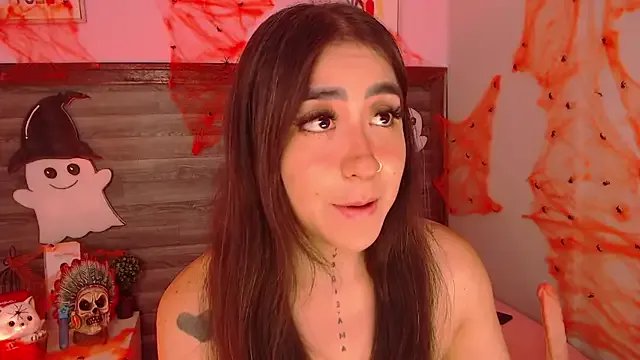 Freechat AdaaMillan on StripChat